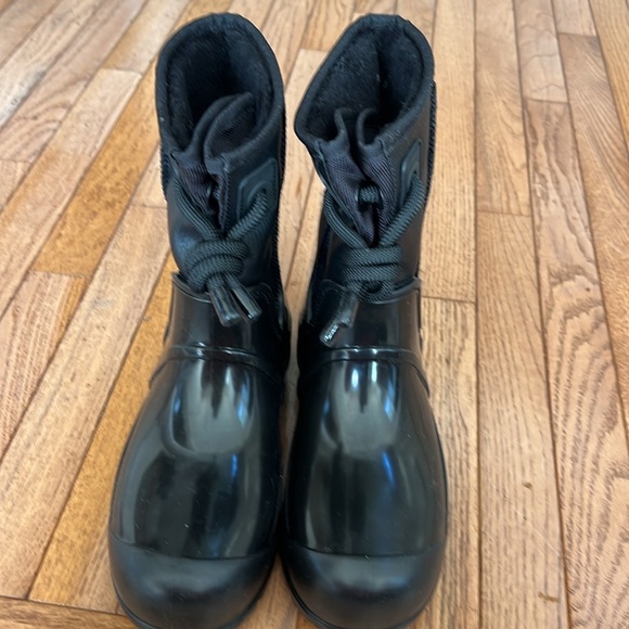 UGG Women’s Raincloud Lace black boots - Picture 5 of 15